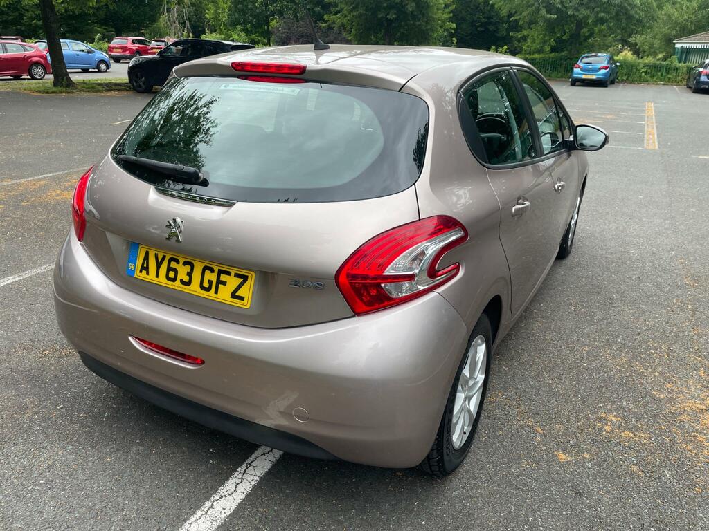 Peugeot 208 1.6 E-hdi Style Euro 5 Ss White #10