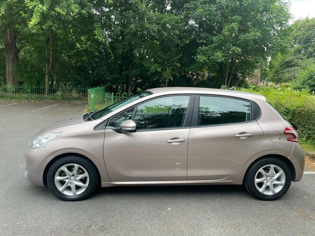 Peugeot 208 1.6 E-hdi Style Euro 5 Ss White #9