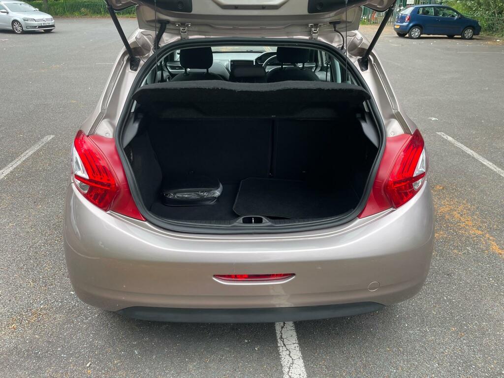 Peugeot 208 1.6 E-hdi Style Euro 5 Ss White #13
