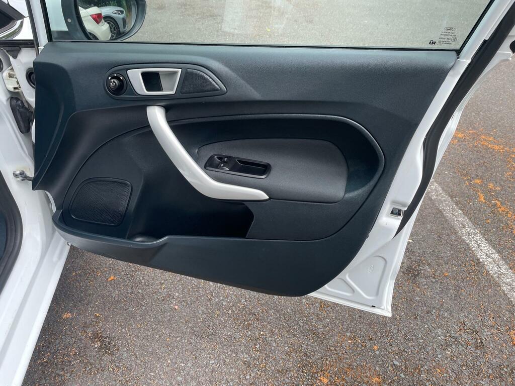 Ford Fiesta 1.25 Zetec Hatchback 129 Gkm, White #26