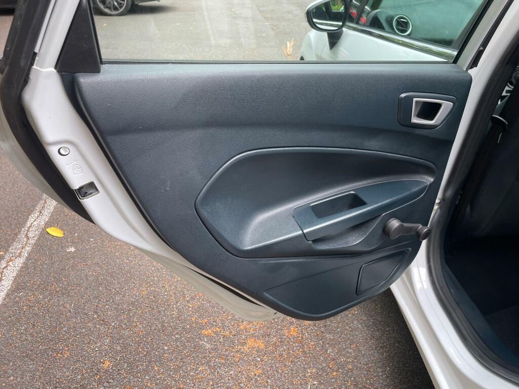 Ford Fiesta 1.25 Zetec Hatchback 129 Gkm, White #29