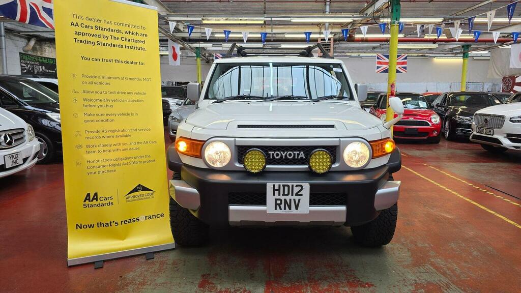 Toyota FJ Cruiser Suv 4.0 Factory Off Road Pack Trd Alloys 201212 White #2
