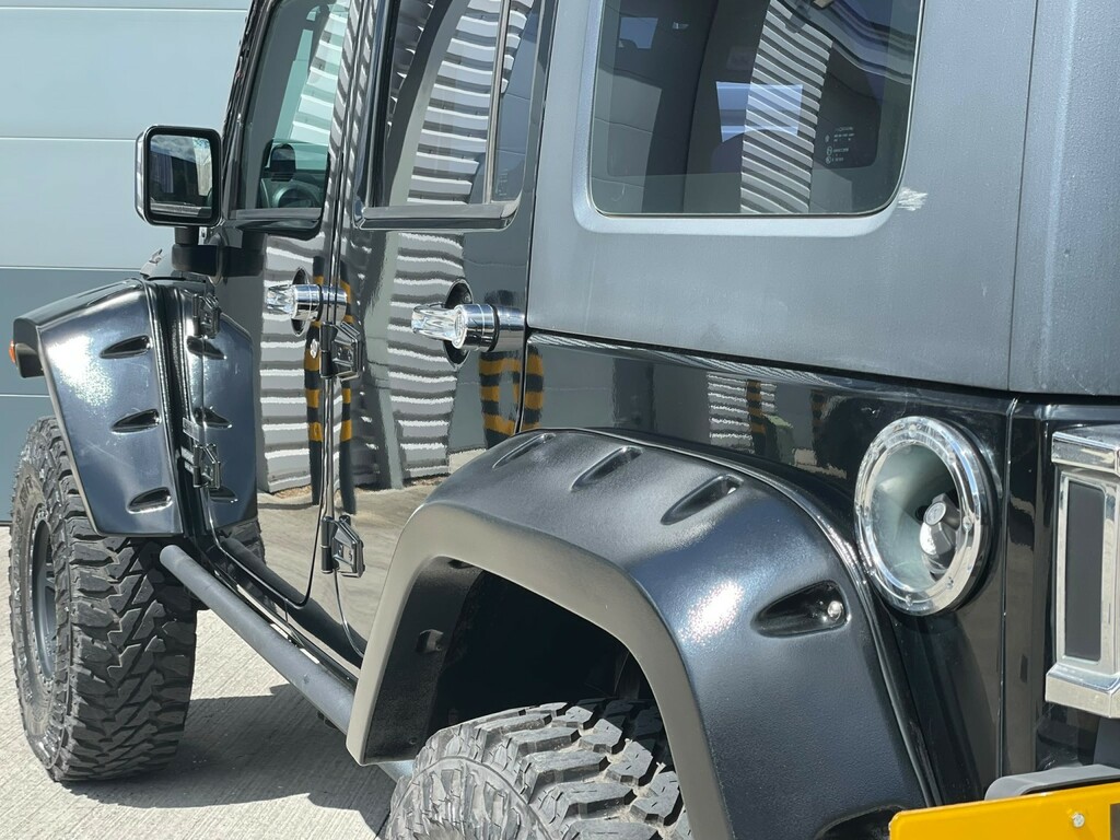 Jeep Wrangler Convertible 2.8 Crd Ultimate Soft Top 4X4 201 Black #37