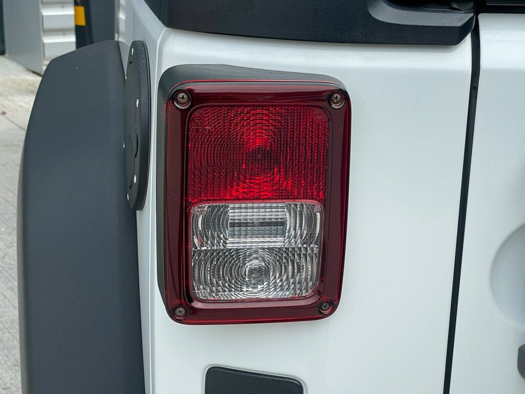 Jeep Wrangler 2-Door Sahara 2.8 Crd Red #21