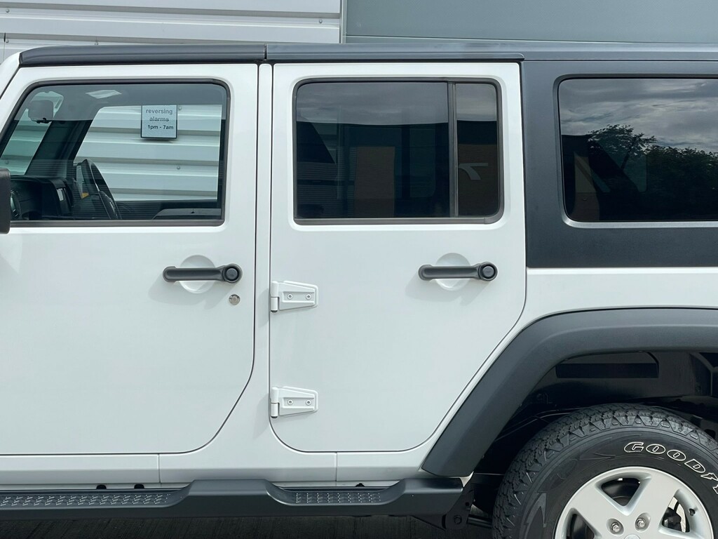 Jeep Wrangler 2-Door Sahara 2.8 Crd Red #32