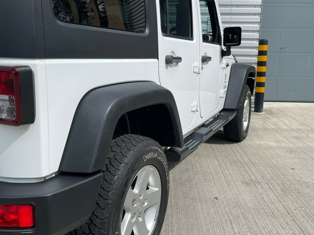 Jeep Wrangler 2-Door Sahara 2.8 Crd Red #18