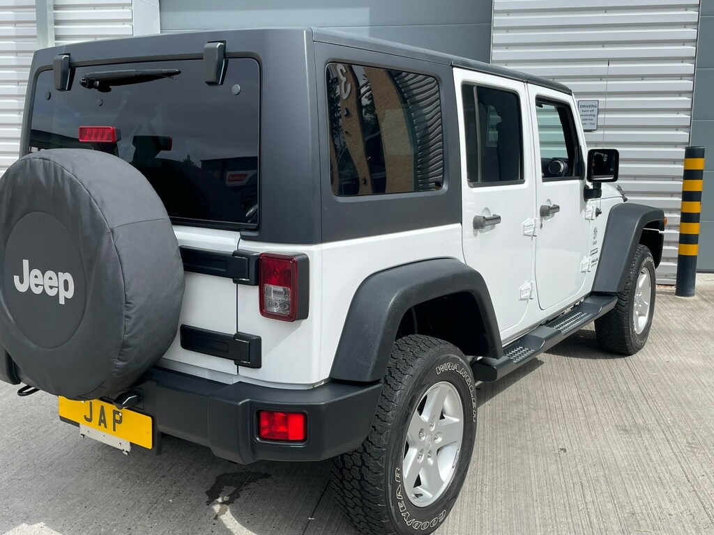 Jeep Wrangler 2-Door Sahara 2.8 Crd Red #17