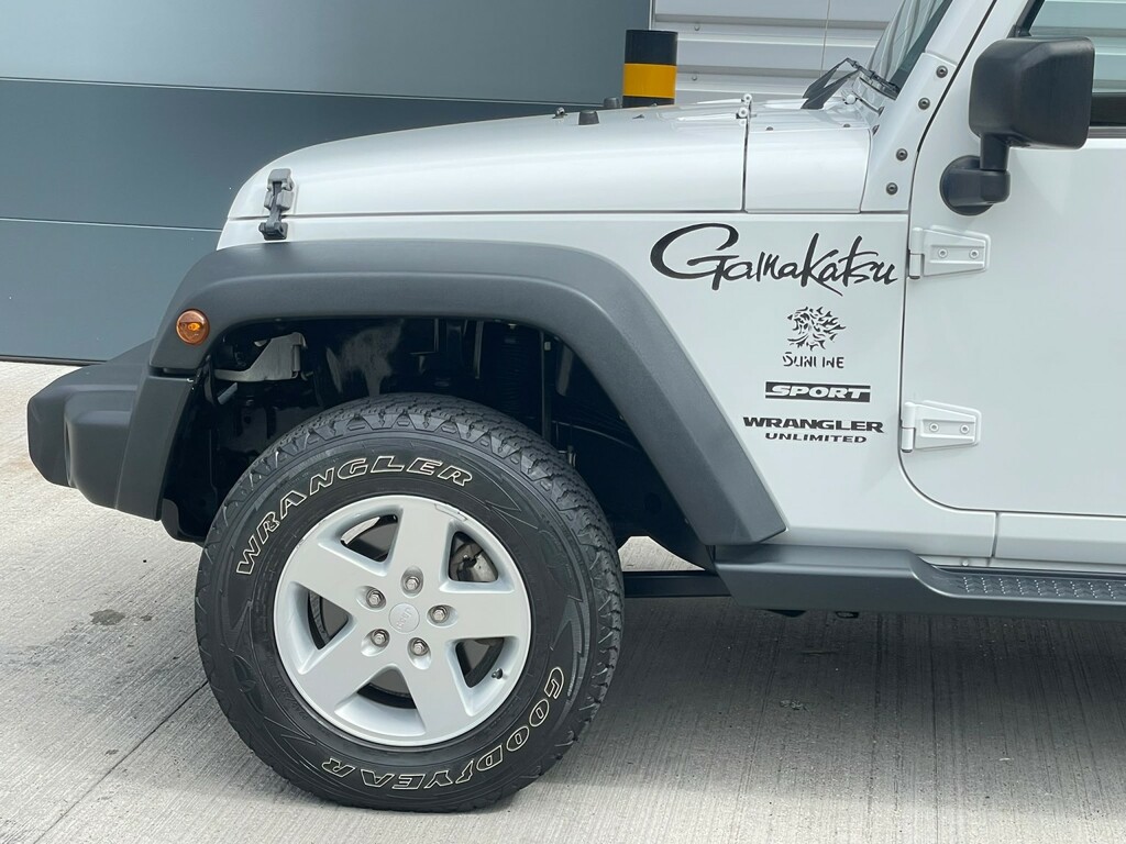 Jeep Wrangler 2-Door Sahara 2.8 Crd Red #37