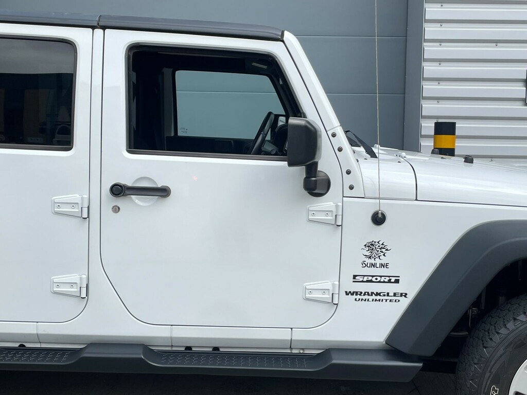 Jeep Wrangler 2-Door Sahara 2.8 Crd Red #14