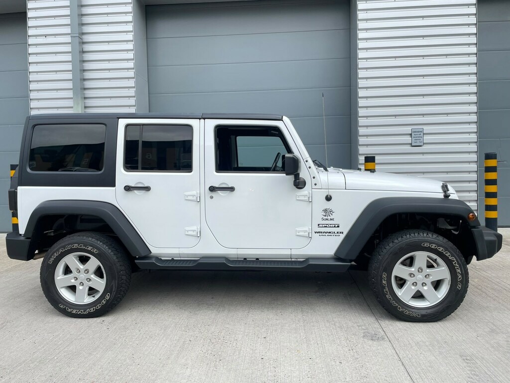 Jeep Wrangler 2-Door Sahara 2.8 Crd Red #12