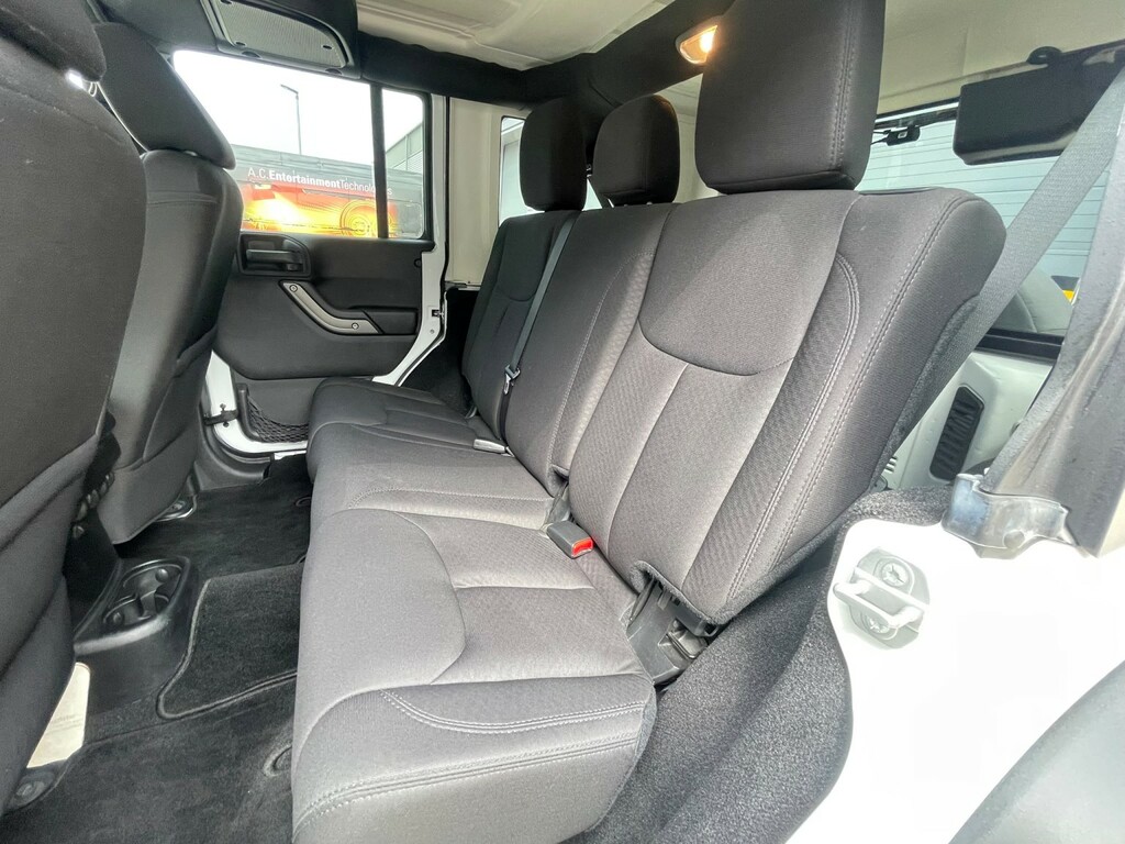 Jeep Wrangler 2-Door Sahara 2.8 Crd Red #50