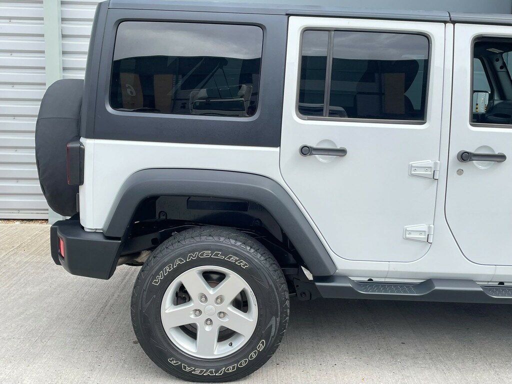 Jeep Wrangler 2-Door Sahara 2.8 Crd Red #20