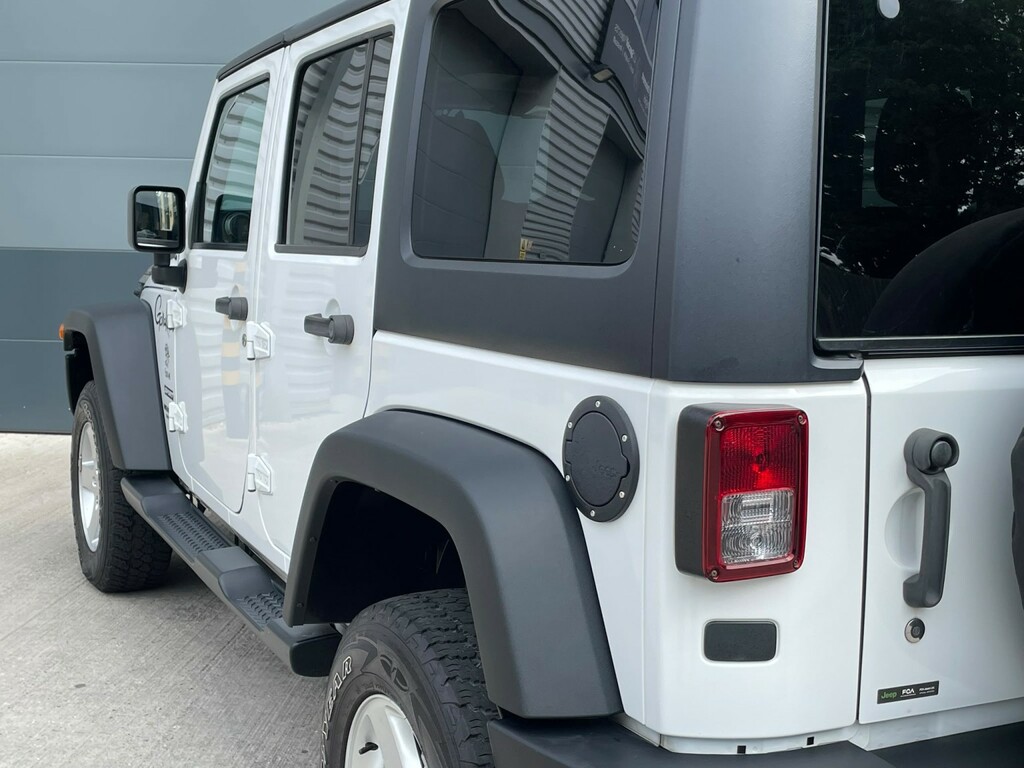 Jeep Wrangler 2-Door Sahara 2.8 Crd Red #26