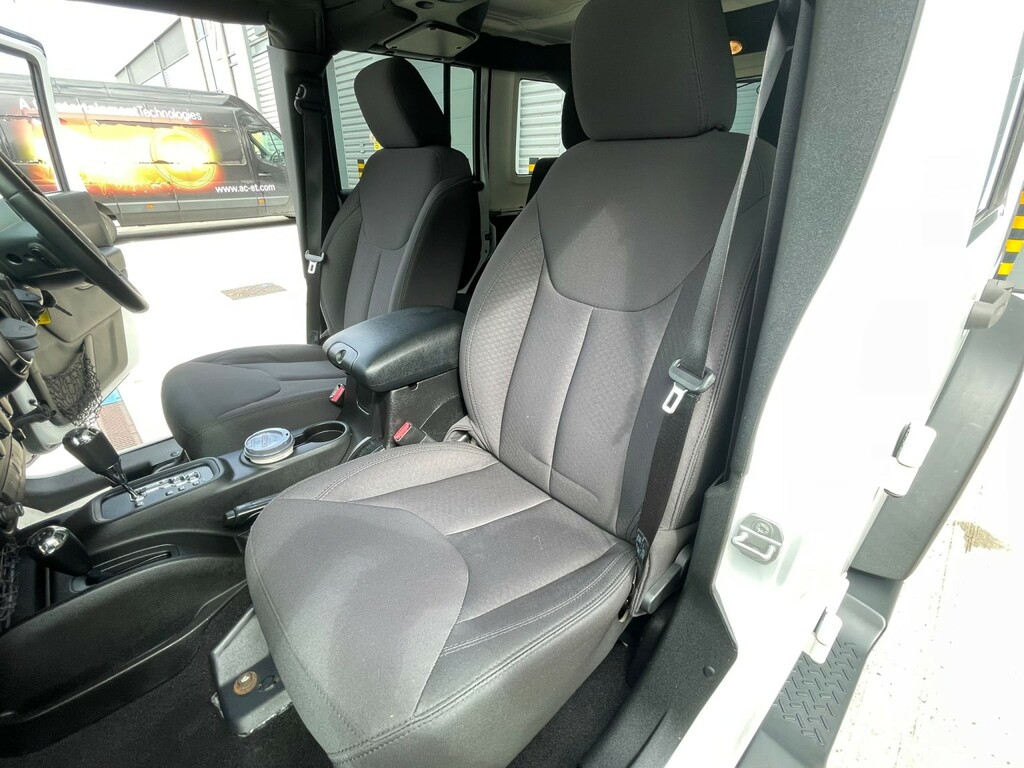 Jeep Wrangler 2-Door Sahara 2.8 Crd Red #60