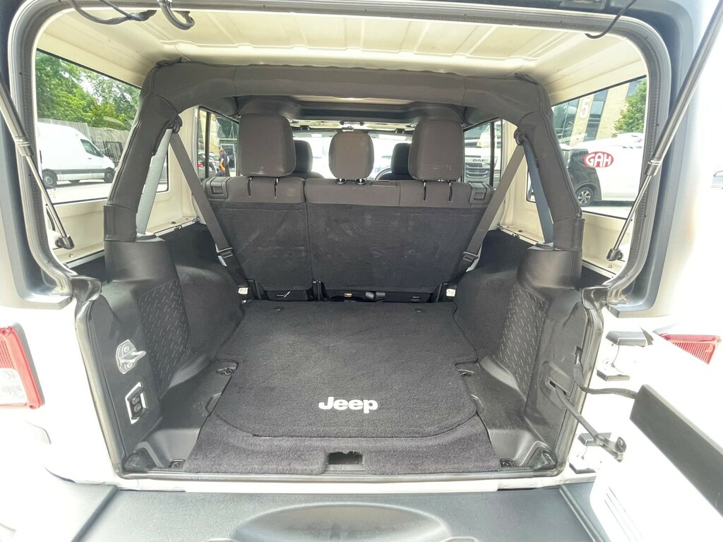 Jeep Wrangler 2-Door Sahara 2.8 Crd Red #49