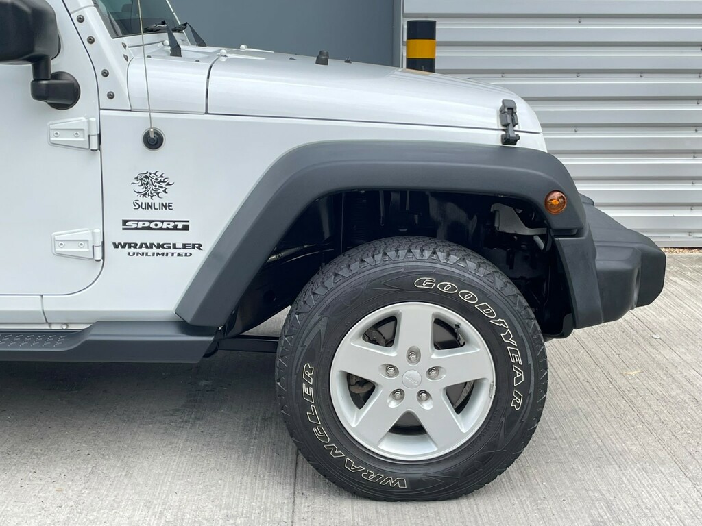 Jeep Wrangler 2-Door Sahara 2.8 Crd Red #13