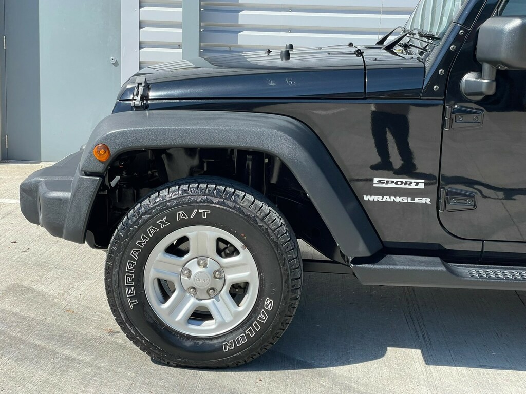 Jeep Wrangler 3.8 V6 Sport Red #38