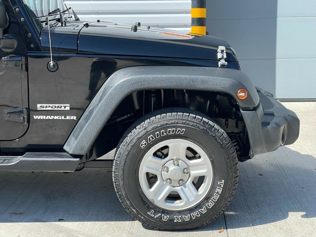 Jeep Wrangler 3.8 V6 Sport Red #18