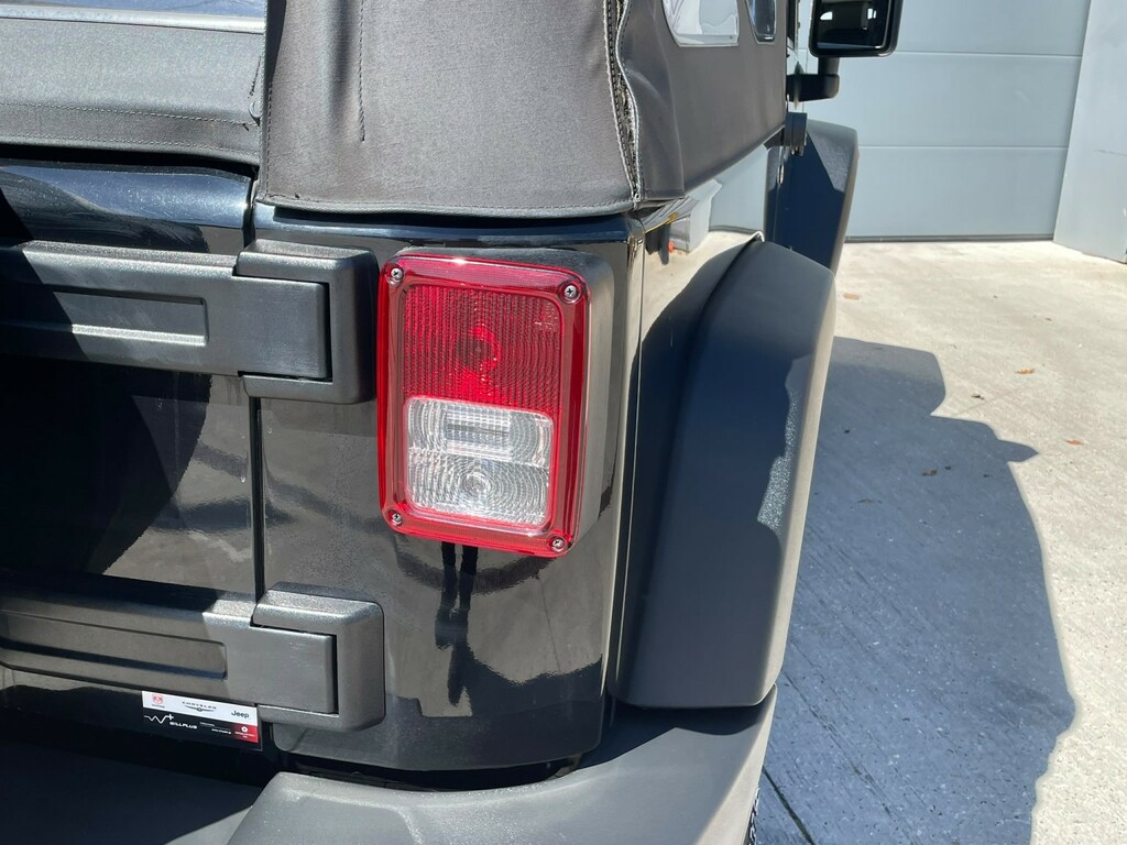 Jeep Wrangler 3.8 V6 Sport Red #23