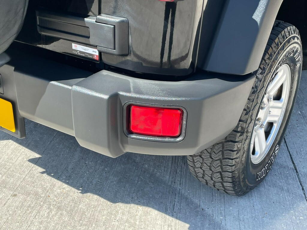 Jeep Wrangler 3.8 V6 Sport Red #26