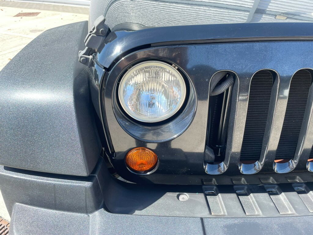Jeep Wrangler 3.8 V6 Sport Red #14