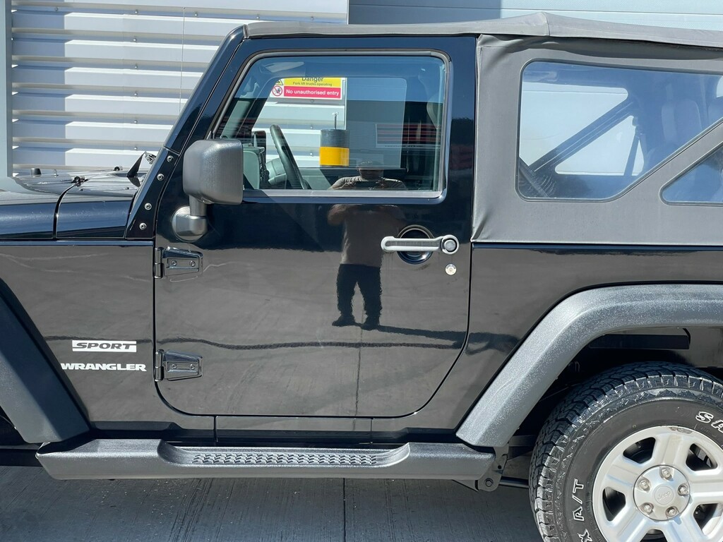 Jeep Wrangler 3.8 V6 Sport Red #35