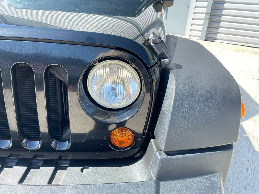 Jeep Wrangler 3.8 V6 Sport Red #19