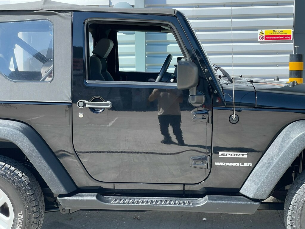 Jeep Wrangler 3.8 V6 Sport Red #21