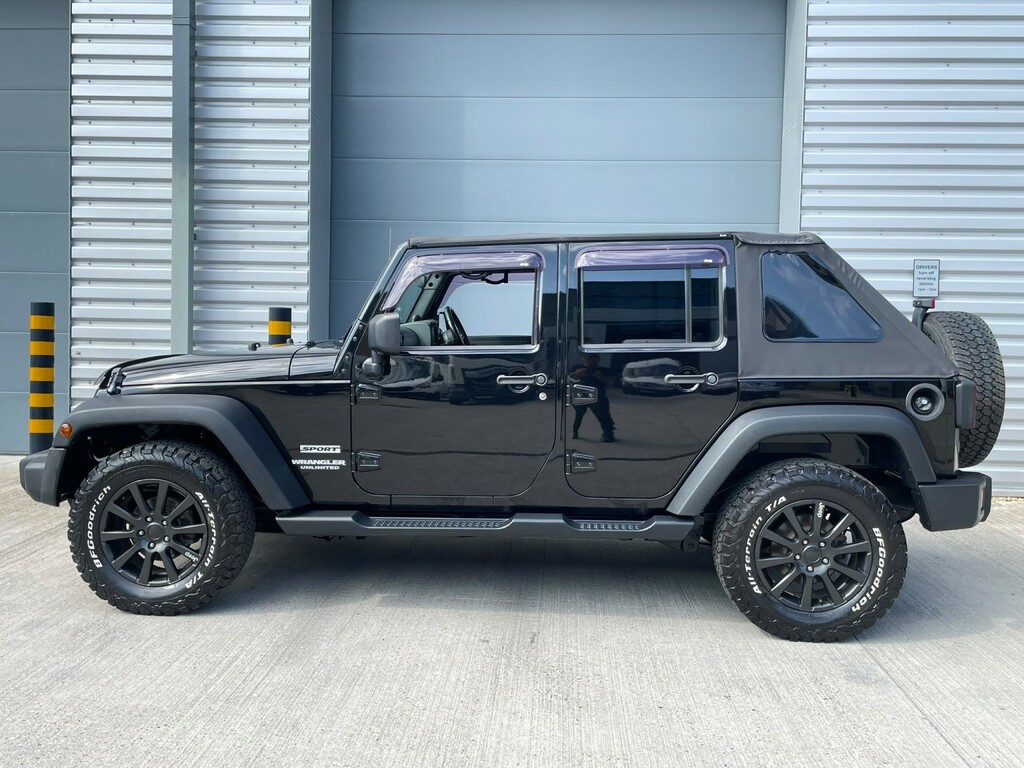 Jeep Wrangler 3.8 V6 Rubicon Sahara Convertible Black #6