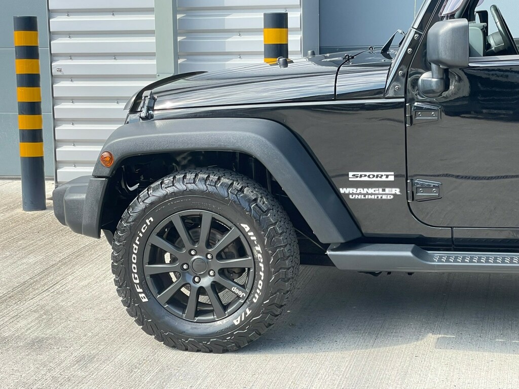 Jeep Wrangler 3.8 V6 Rubicon Sahara Convertible Black #2