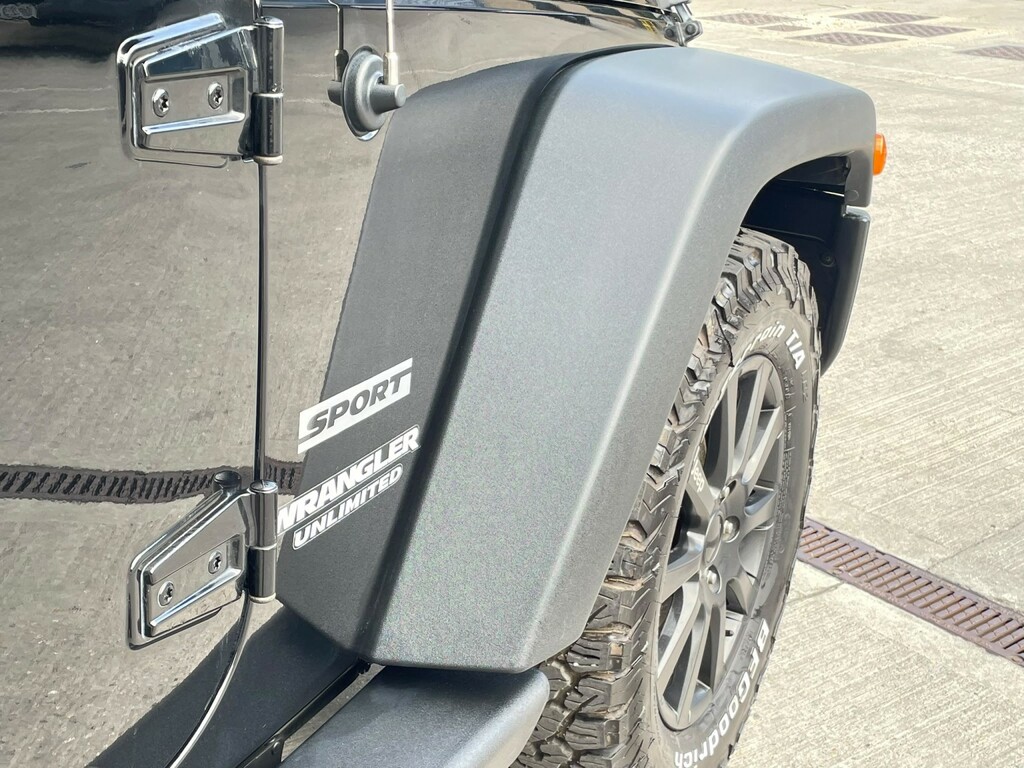 Jeep Wrangler 2.8 Crd Sahara Soft Top 4X4 Silver #31