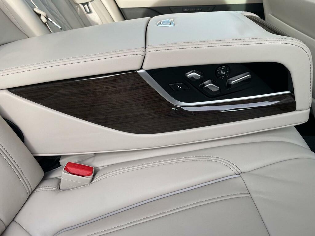 BMW 7 Series Saloon Black #18