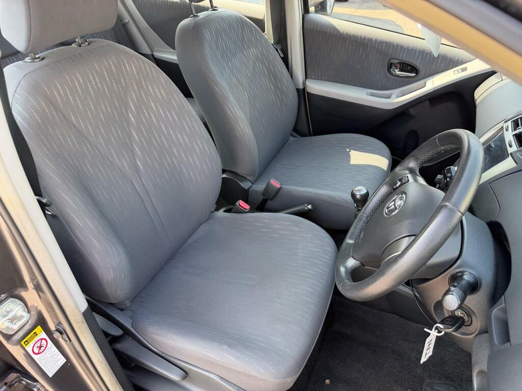 Toyota Yaris Hatchback Red #12