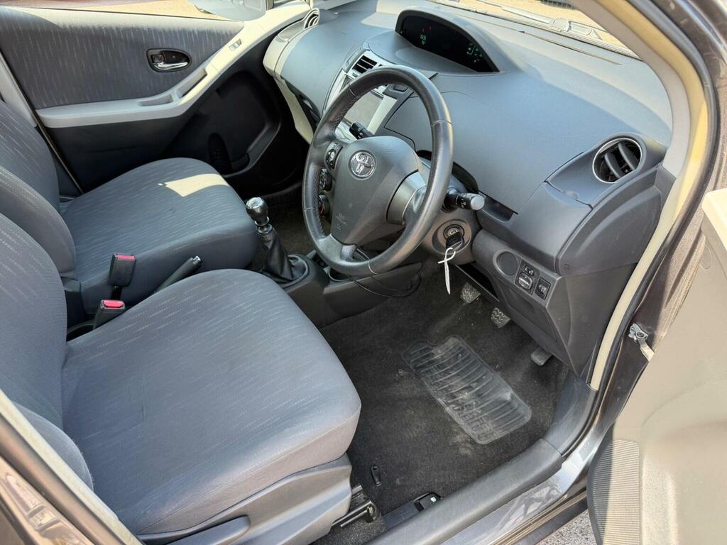 Toyota Yaris Hatchback Red #11