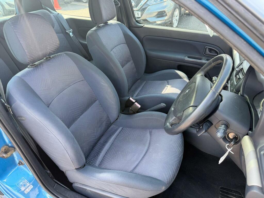 Renault Clio 1.2 16V Dynamique Hatchback 139 Silver #12