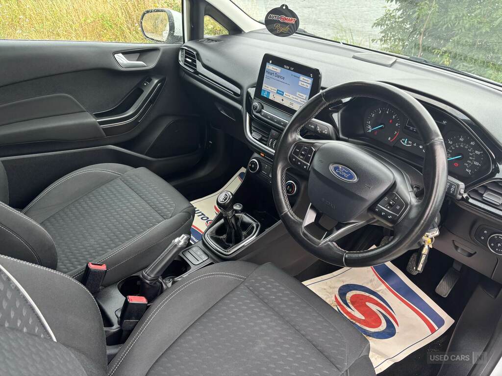 Ford Fiesta 1.1 Zetec PN67UBJ White #5