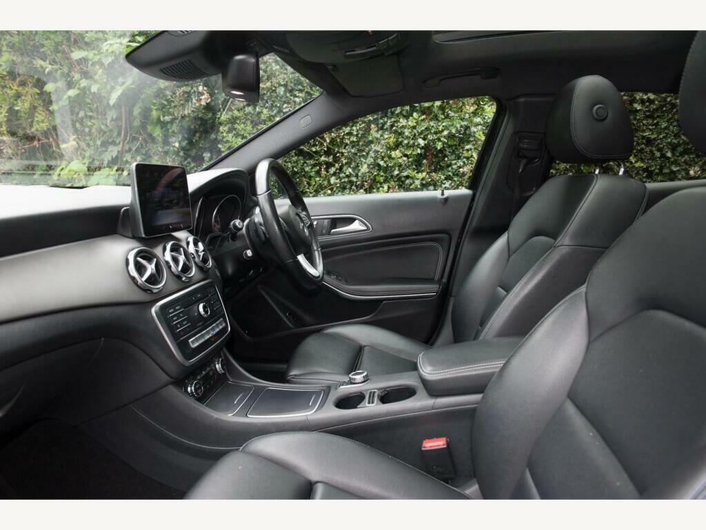 Mercedes-Benz GLA Class 1.6 Gla180 Urban Edition 7G-dct Euro 6 Ss Red #9