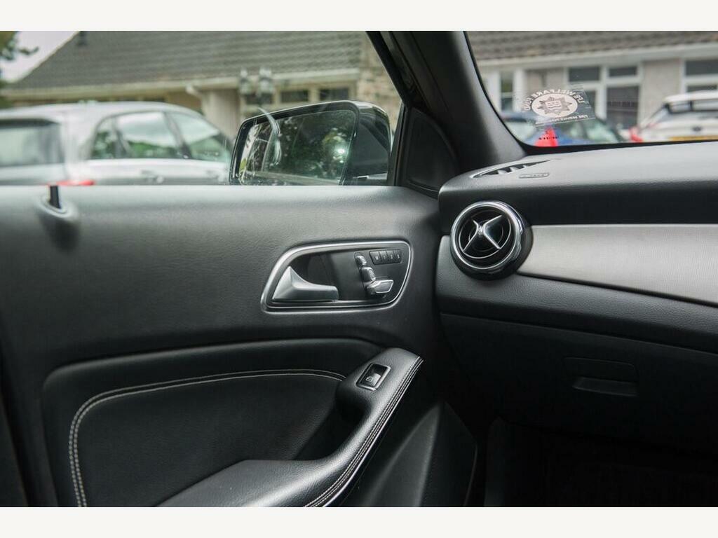 Mercedes-Benz GLA Class 1.6 Gla180 Urban Edition 7G-dct Euro 6 Ss Red #15