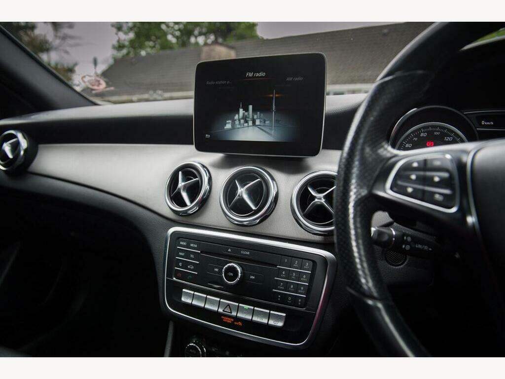 Mercedes-Benz GLA Class 1.6 Gla180 Urban Edition 7G-dct Euro 6 Ss Red #16