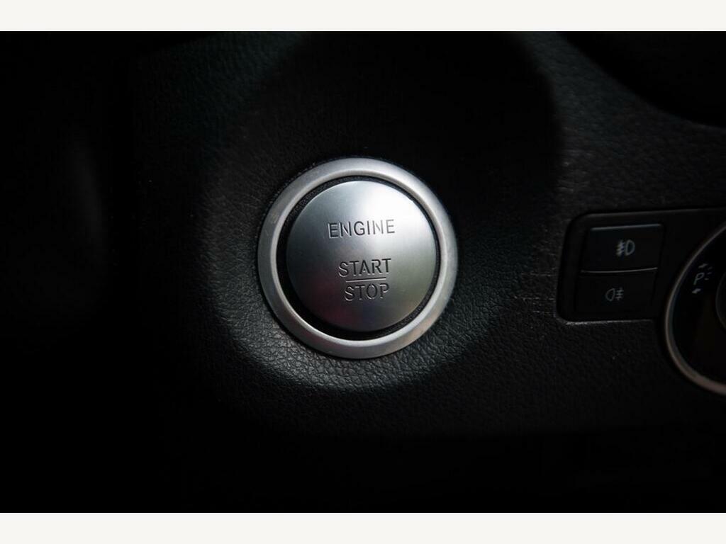 Mercedes-Benz GLA Class 1.6 Gla180 Urban Edition 7G-dct Euro 6 Ss Red #28