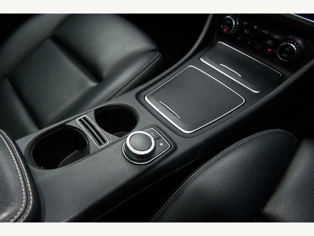 Mercedes-Benz GLA Class 1.6 Gla180 Urban Edition 7G-dct Euro 6 Ss Red #24