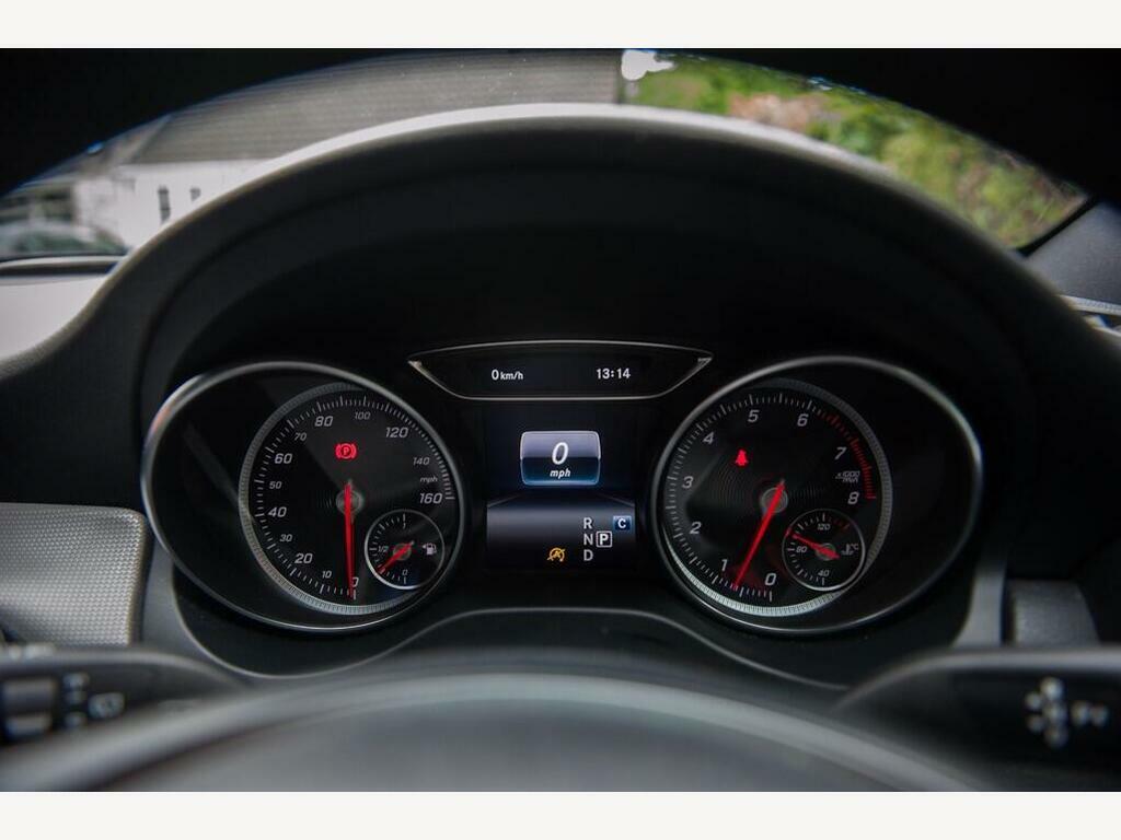 Mercedes-Benz GLA Class 1.6 Gla180 Urban Edition 7G-dct Euro 6 Ss Red #29