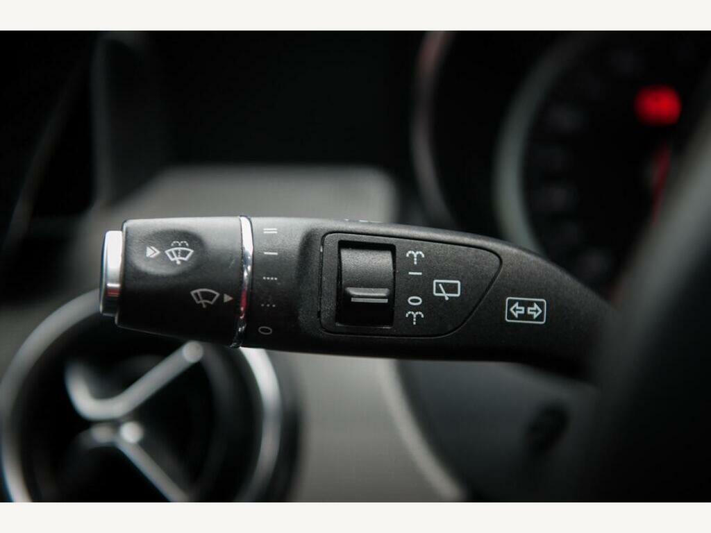 Mercedes-Benz GLA Class 1.6 Gla180 Urban Edition 7G-dct Euro 6 Ss Red #33