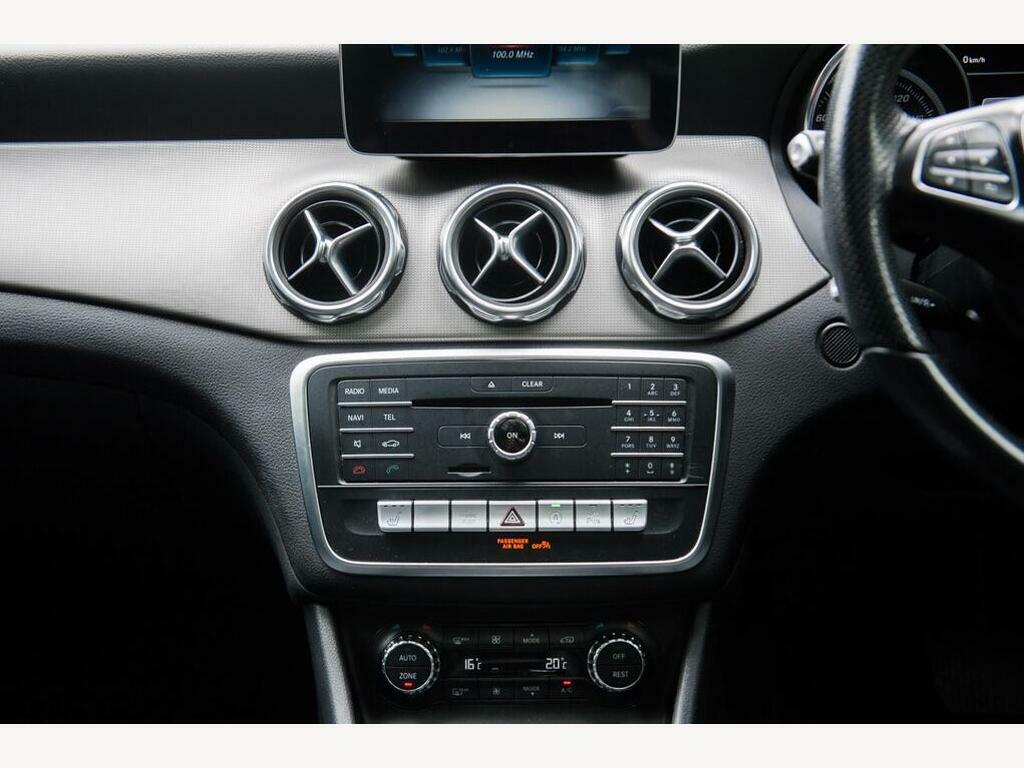 Mercedes-Benz GLA Class 1.6 Gla180 Urban Edition 7G-dct Euro 6 Ss Red #23