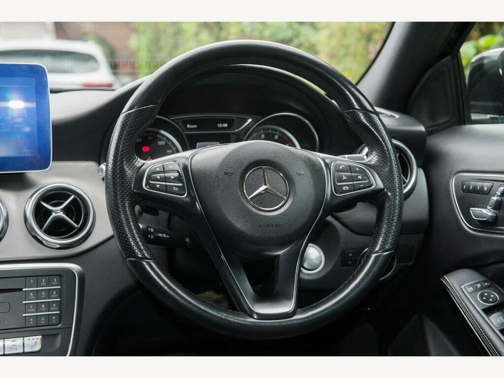 Mercedes-Benz GLA Class 1.6 Gla180 Urban Edition 7G-dct Euro 6 Ss Red #31