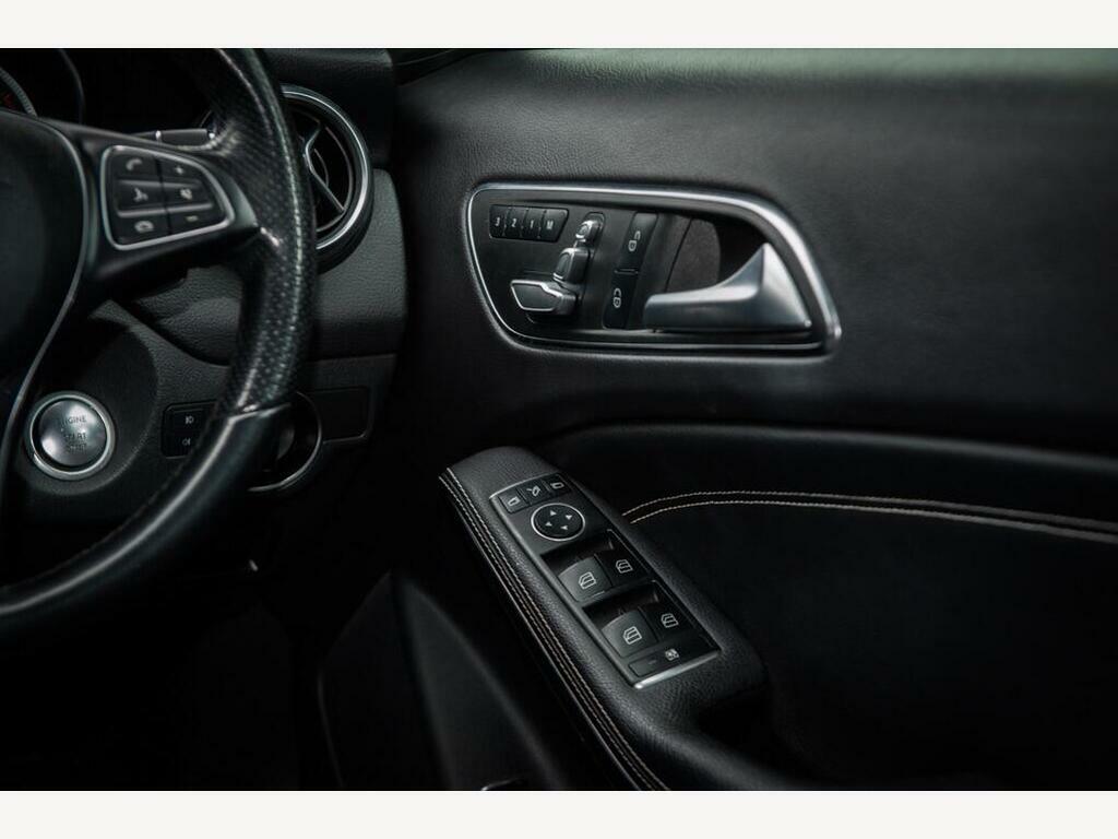 Mercedes-Benz GLA Class 1.6 Gla180 Urban Edition 7G-dct Euro 6 Ss Red #32