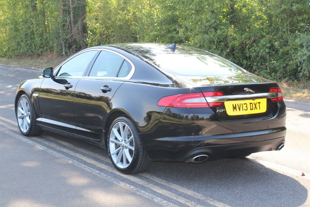 Jaguar XF D V6 Premium Luxury Black #4