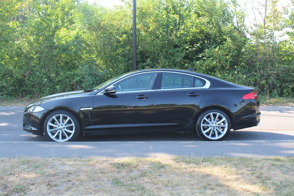 Jaguar XF D V6 Premium Luxury Black #2
