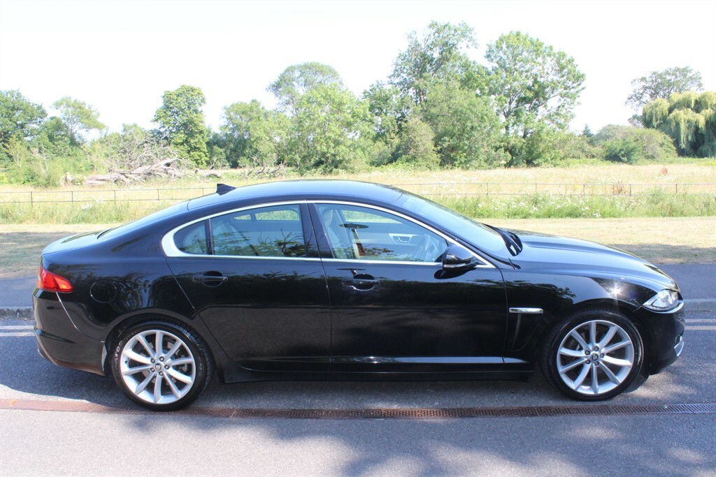 Jaguar XF D V6 Premium Luxury Black #3
