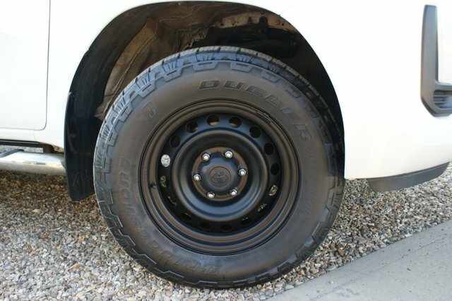 Toyota HILUX 2.4 D-4d Active Extra Pickup Extended Cab Dies White #6